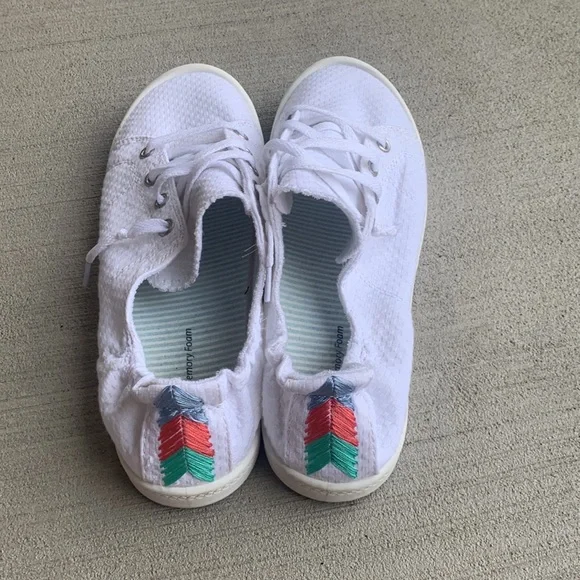 Women’s size 9 sneakers - Picture 3 of 9